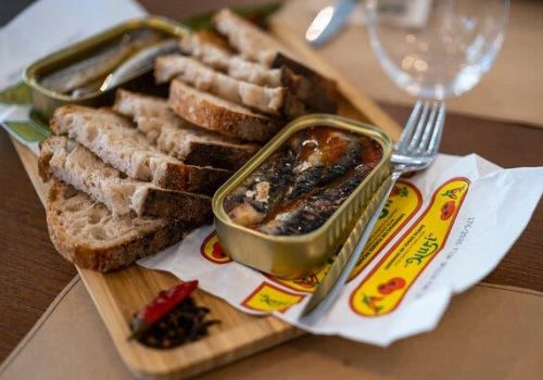 sardinha-da-nuri-servida-como-petisco-Daniel-Rodrigues-para-The-New-York-Times